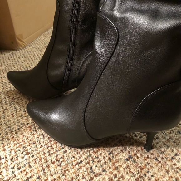 Mark. By Avon tall order boots all black with gold accent on the back sz 7 - Picture 8 of 8